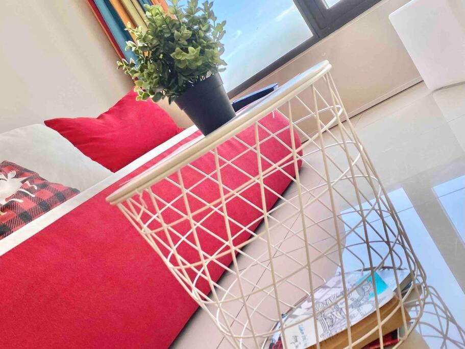 Tropicana 218 Macalister #Wondercolor #Infinity Pool #Georgetown #5Pax #2Br 2Bath #1King 1Queen 1Single #Quality Well Maintained #Private Host Eksteriør billede